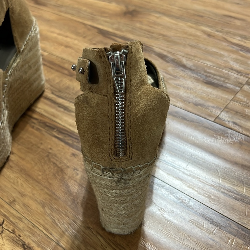 Dolce Vita Suede Platform Wedge Sandals - Picture 4 of 11